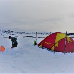 vinter-camping-nuuk-adventure-1400x936